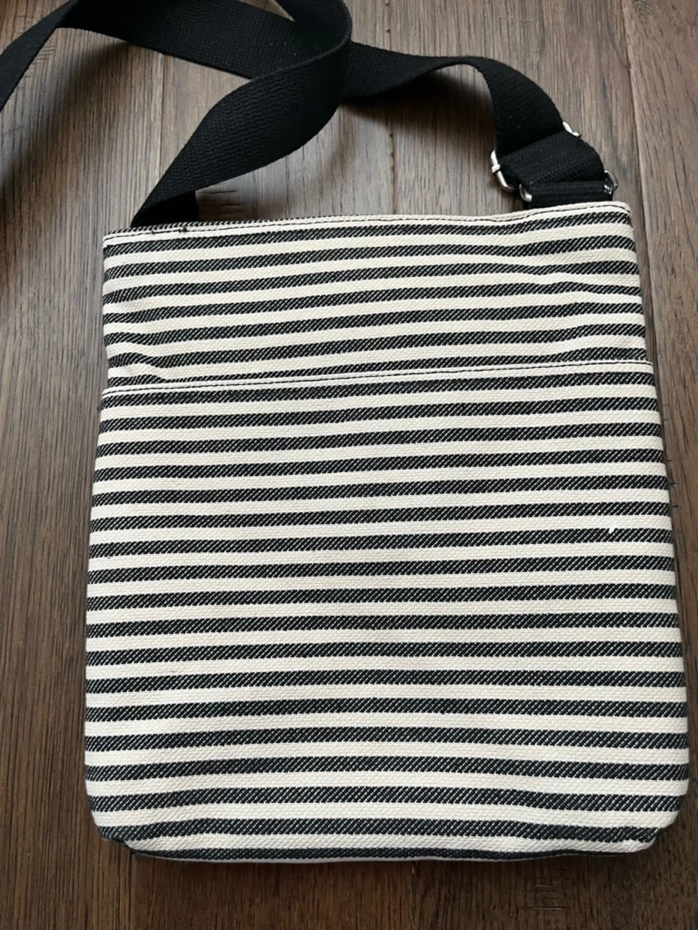 THIRTY-ONE Striped Crossbody Bag Black White Adjustable Strap EUC - Picture 3 of 10